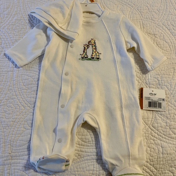 Bundle of Little Me gender neutral giraffe baby clothes - Picture 4 of 4